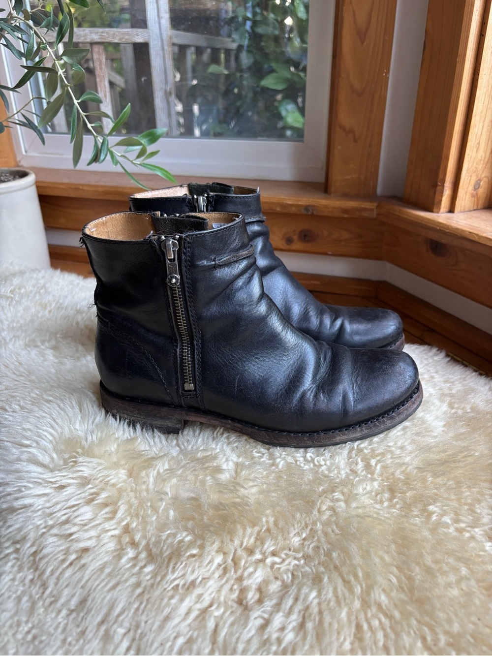 Frye Veronica Seam Short Boots